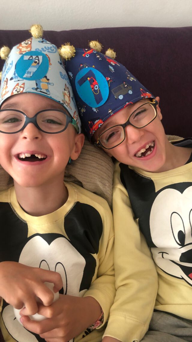Felicidades mis amores!!❤️❤️❤️

Espero que seáis tan felices como vosotros nos hacéis a papá y a mi 👨‍👩‍👦‍👦 Siete añazos llenos de tantas cosas… Aunque difícil, lo repetiría una y mil veces. 

Juntos siempre ❤️